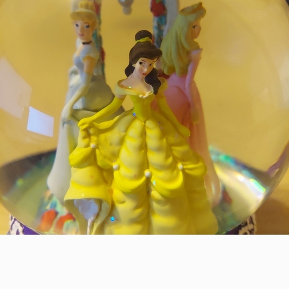 Disney Princesses Snow Globe 1952 "Once Upon A Dream" - Picture 8 of 8